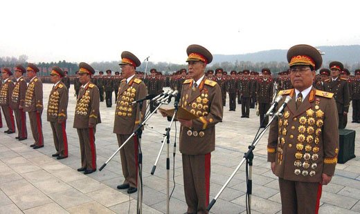 Скромные северокорейские генералы.